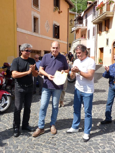 Scambio del gagliardetto 2.JPG